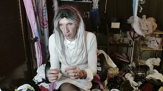 Snapshot of Ombeline1 chatting on 27, 9, 2025 Ombeline1 online show from 27, 9, 2025