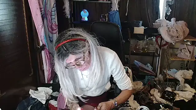 Snapshot of Ombeline1 chatting on 28, 9, 2025 Ombeline1 online show from 28, 9, 2025