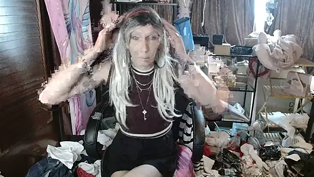 Snapshot of Ombeline1 chatting on 3, 10, 2025 Ombeline1 online show from 3, 10, 2025