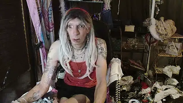 Snapshot of Ombeline1 chatting on 5, 10, 2025 Ombeline1 online show from 5, 10, 2025