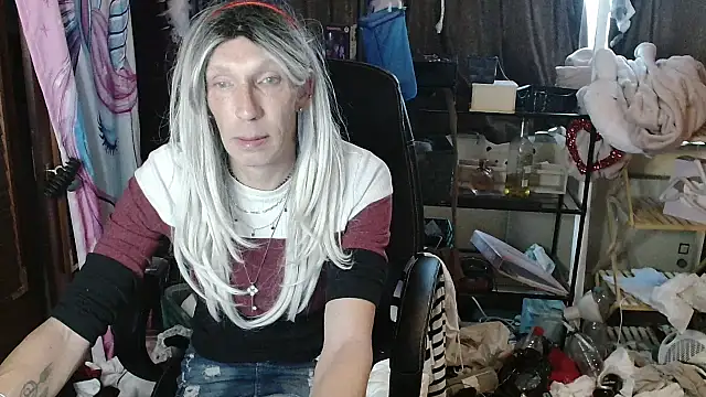 Snapshot of Ombeline1 chatting on 5, 10, 2025 Ombeline1 online show from 5, 10, 2025