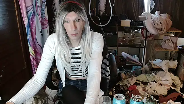 Snapshot of Ombeline1 chatting on 12, 10, 2025 Ombeline1 online show from 12, 10, 2025