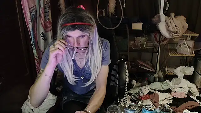 Snapshot of Ombeline1 chatting on 12, 10, 2025 Ombeline1 online show from 12, 10, 2025