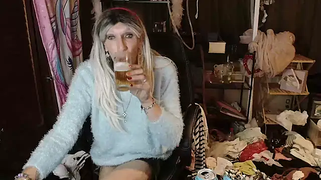 Snapshot of Ombeline1 chatting on 14, 10, 2025 Ombeline1 online show from 14, 10, 2025