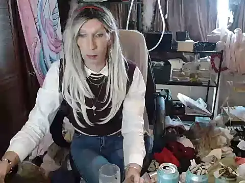 Snapshot of Ombeline1 chatting on 20, 10, 2025 Ombeline1 online show from 20, 10, 2025