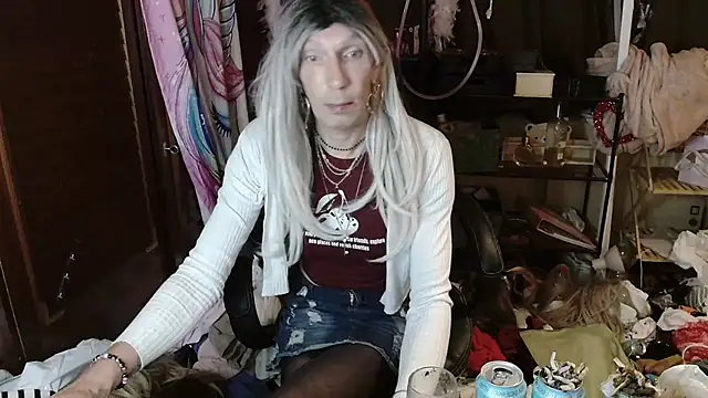 Snapshot of Ombeline1 chatting on 22, 10, 2025 Ombeline1 online show from 22, 10, 2025