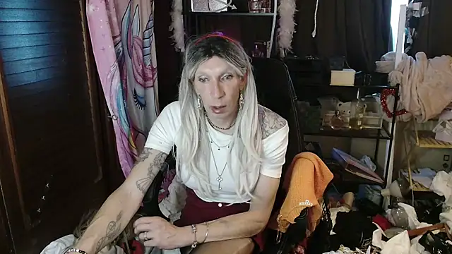 Snapshot of Ombeline1 chatting on 22, 10, 2025 Ombeline1 online show from 22, 10, 2025