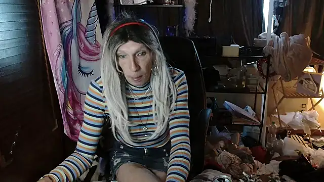 Snapshot of Ombeline1 chatting on 24, 10, 2025 Ombeline1 online show from 24, 10, 2025