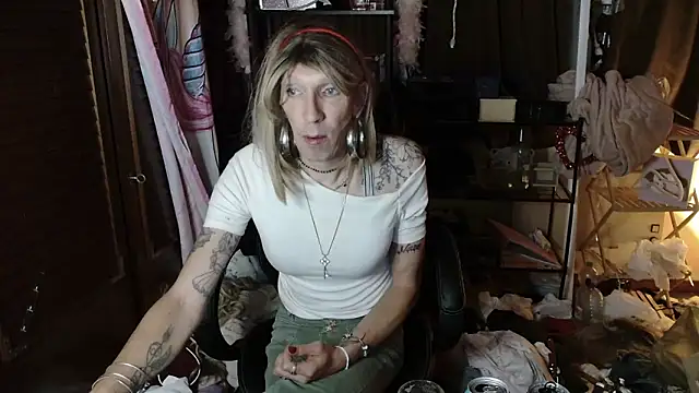 Snapshot of Ombeline1 chatting on 24, 10, 2025 Ombeline1 online show from 24, 10, 2025