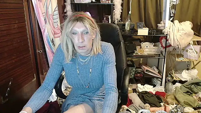 Snapshot of Ombeline1 chatting on 25, 10, 2025 Ombeline1 online show from 25, 10, 2025