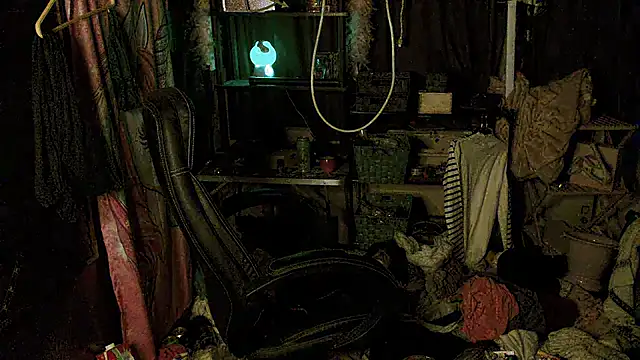 Snapshot of Ombeline1 chatting on 10, 11, 2025 Ombeline1 online show from 10, 11, 2025