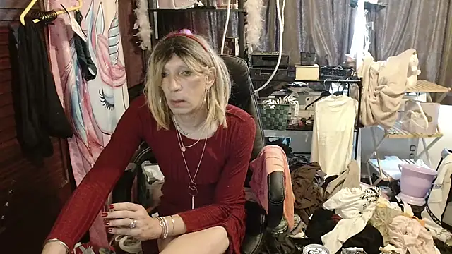 Snapshot of Ombeline1 chatting on 11, 11, 2025 Ombeline1 online show from 11, 11, 2025