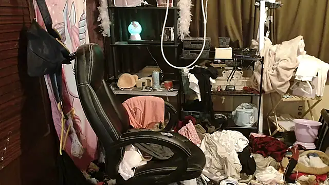 Snapshot of Ombeline1 chatting on 12, 11, 2025 Ombeline1 online show from 12, 11, 2025