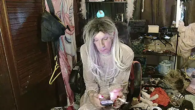 Snapshot of Ombeline1 chatting on 19, 11, 2025 Ombeline1 online show from 19, 11, 2025