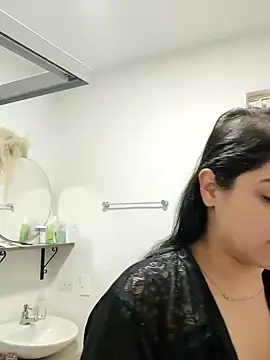 Snapshot of Lia_Hurley chatting on 9, 12, 2024 Lia Hurley online show from 9, 12, 2024