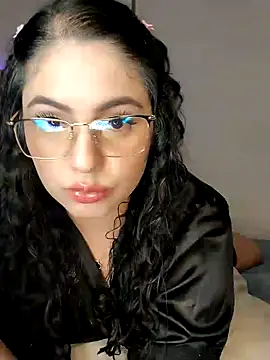 Snapshot of Lia_Hurley chatting on 27, 1, 2025 Lia Hurley online show from 27, 1, 2025