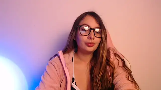 Snapshot of lalawhitte chatting on 22, 12, 2025 lalawhitte online show from 22, 12, 2025