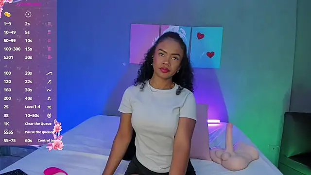 Snapshot of EmmaSmith06 chatting on 11, 11, 2025 EmmaSmith06 online show from 11, 11, 2025