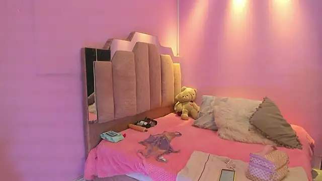 LoveQueen2 online show from 5, 2, 2026