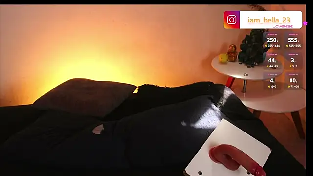 Snapshot of yourtoybella chatting on 25, 11, 2025 yourtoybella online show from 25, 11, 2025