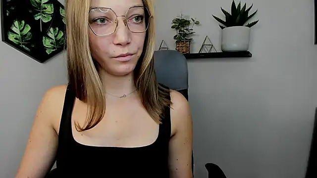 EmillyPlay online show from 6, 12, 2024