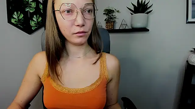 EmillyPlay online show from 13, 12, 2024