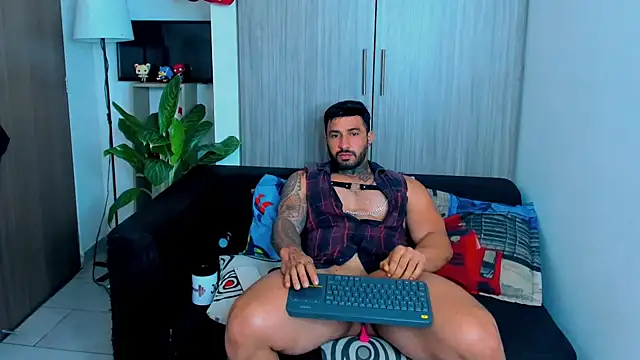 Snapshot of naugthy_dominant chatting on 4, 11, 2025 naugthy dominant online show from 4, 11, 2025