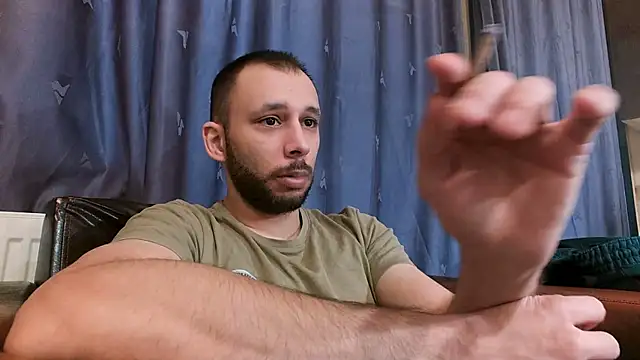 Snapshot of henryaxe chatting on 1, 1, 2025 henryaxe online show from 1, 1, 2025