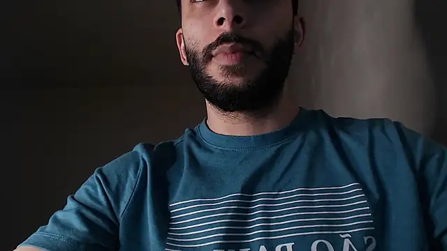 Snapshot of henryaxe chatting on 5, 3, 2026 henryaxe online show from 5, 3, 2026