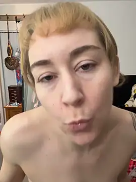 Snapshot of ketarisenup chatting on 22, 11, 2025 ketarisenup online show from 22, 11, 2025