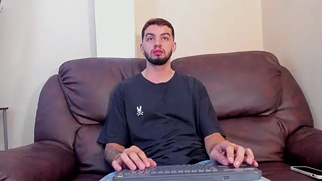 Snapshot of Michael_magno chatting on 11, 10, 2025 Michael magno online show from 11, 10, 2025