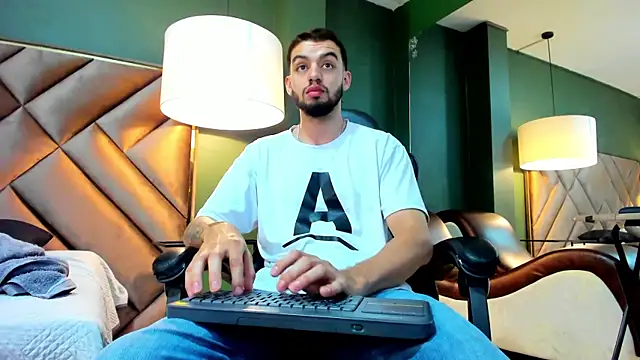 Snapshot of Michael_magno chatting on 16, 10, 2025 Michael magno online show from 16, 10, 2025