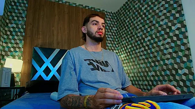 Snapshot of Michael_magno chatting on 17, 10, 2025 Michael magno online show from 17, 10, 2025