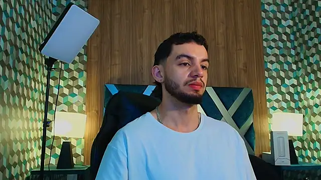 Snapshot of Michael_magno chatting on 4, 11, 2025 Michael magno online show from 4, 11, 2025