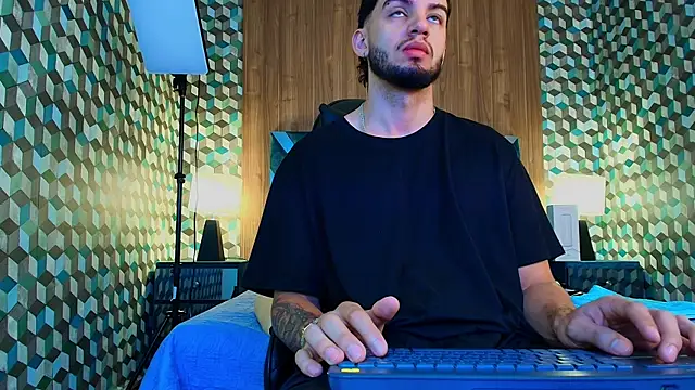 Snapshot of Michael_magno chatting on 10, 11, 2025 Michael magno online show from 10, 11, 2025