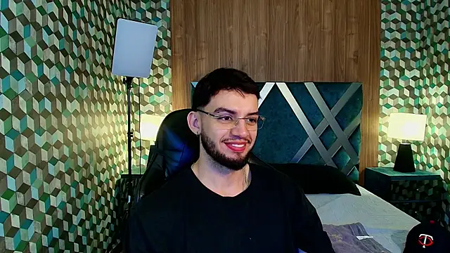 Snapshot of Michael_magno chatting on 13, 11, 2025 Michael magno online show from 13, 11, 2025