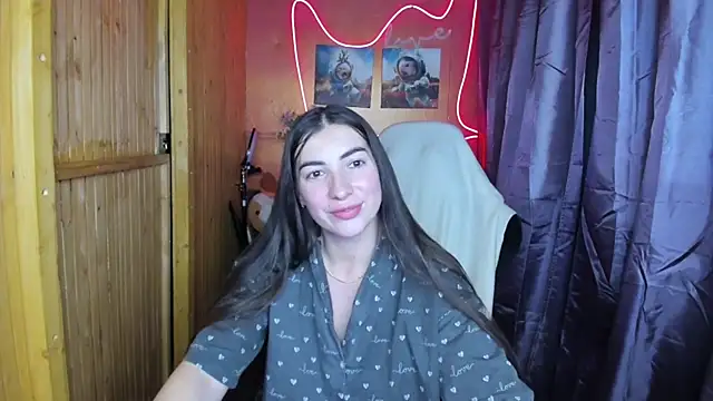 Fiery Brunette  online show from 24, 12, 2024