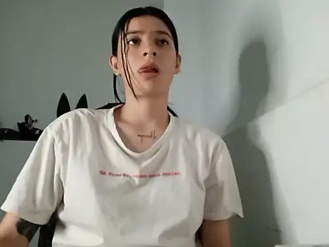 Mia foster1 online show from 18, 2, 2025