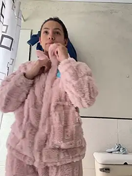 Snapshot of hannahb-e chatting on 15, 3, 2026 hannahb-e online show from 15, 3, 2026