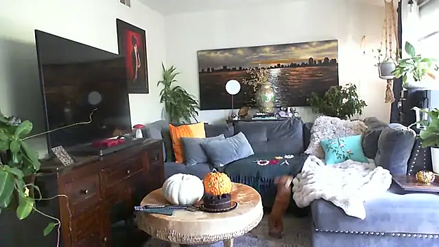 Snapshot of CeceilaMoon chatting on 5, 11, 2025 CeceilaMoon online show from 5, 11, 2025