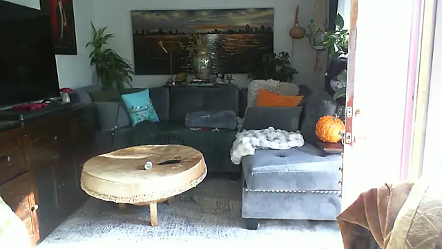 Snapshot of CeceilaMoon chatting on 10, 11, 2025 CeceilaMoon online show from 10, 11, 2025