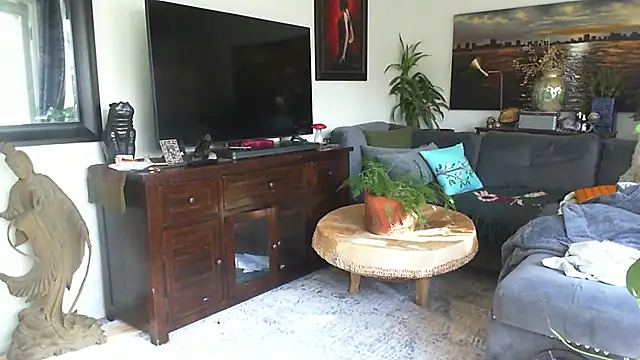 Snapshot of CeceilaMoon chatting on 17, 11, 2025 CeceilaMoon online show from 17, 11, 2025