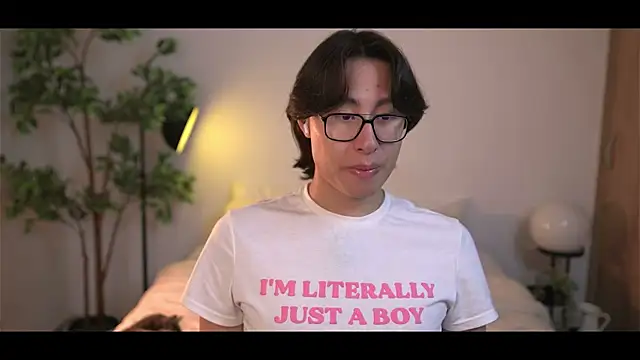 Snapshot of SrLuis18 chatting on 5, 11, 2025 SrLuis18 online show from 5, 11, 2025