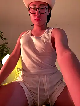 Snapshot of SrLuis18 chatting on 7, 11, 2025 SrLuis18 online show from 7, 11, 2025