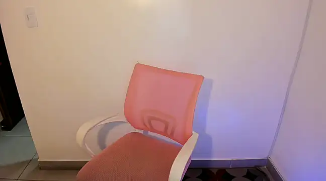 Snapshot of kiaraowen chatting on 5, 1, 2025 kiaraowen online show from 5, 1, 2025