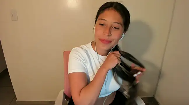 Snapshot of kiaraowen chatting on 13, 2, 2025 kiaraowen online show from 13, 2, 2025