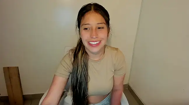 Snapshot of kiaraowen chatting on 22, 3, 2025 kiaraowen online show from 22, 3, 2025