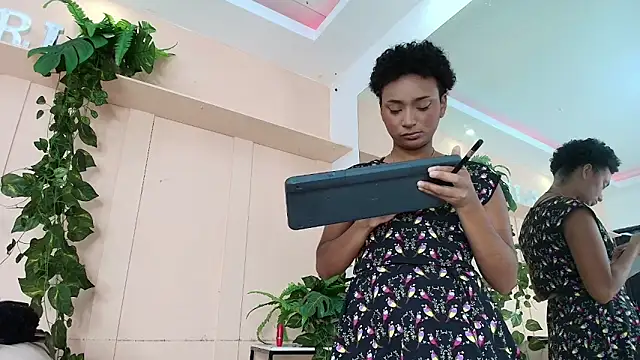 saray mardez online show from 3, 2, 2025