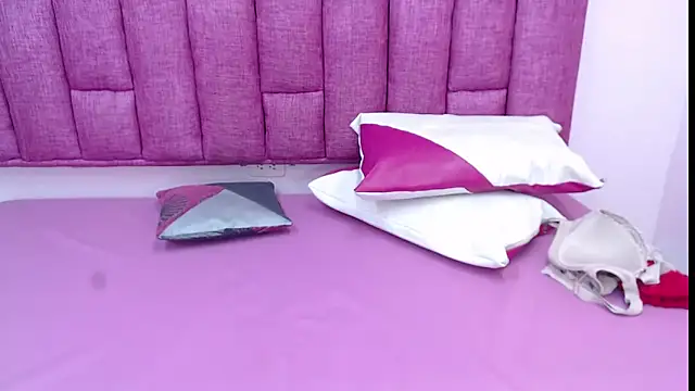 CrushOnMe  online show from 9, 2, 2026