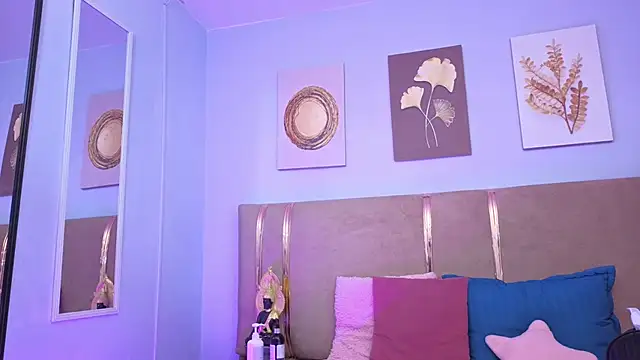 sarah cruzz  online show from 25, 11, 2025